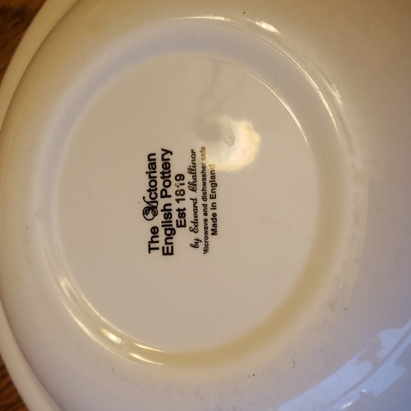 10" Victorian English Pottery, Creamish colour with Black skull detail. - Picture 2 of 3